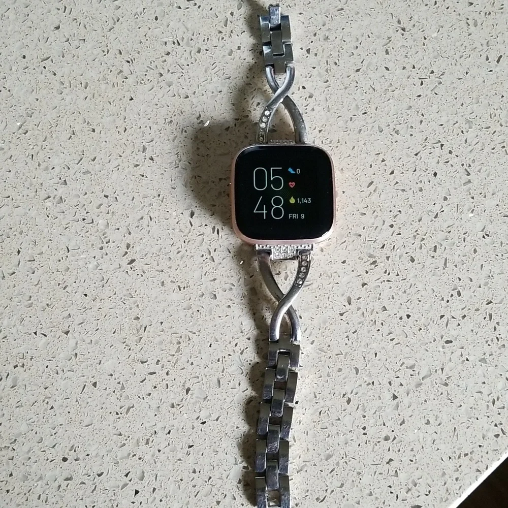 Versa watchface band and charger rosegold EUC